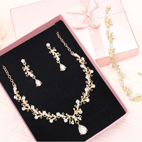Elegant White-Gold Austrian Crystal Jewelry Set for Special Occasions - Picture 7 of 7
